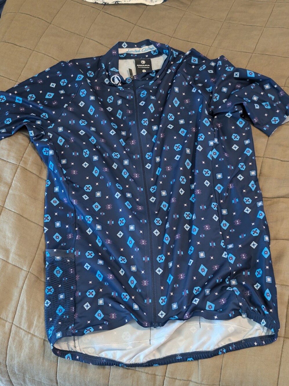 Endura Navy Blue Geometric Cycling Jersey - XL / M
